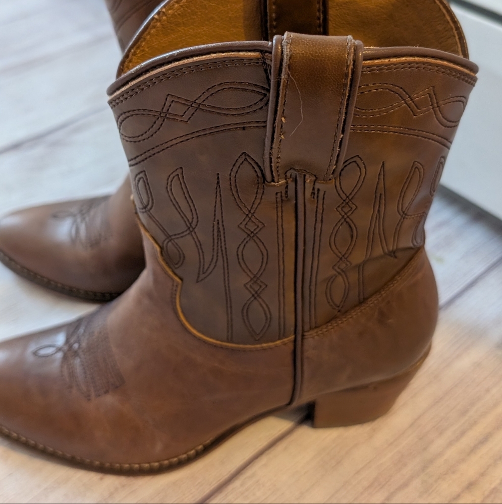 Nocona Women's cowgirl brown boots. Size 8.5 - Picture 4 of 12